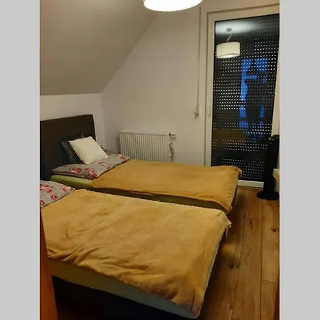 Urokliwy Dom Caloroczny Nad Jeziorem